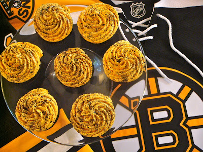 Boston Bruins black and gold cupcakes