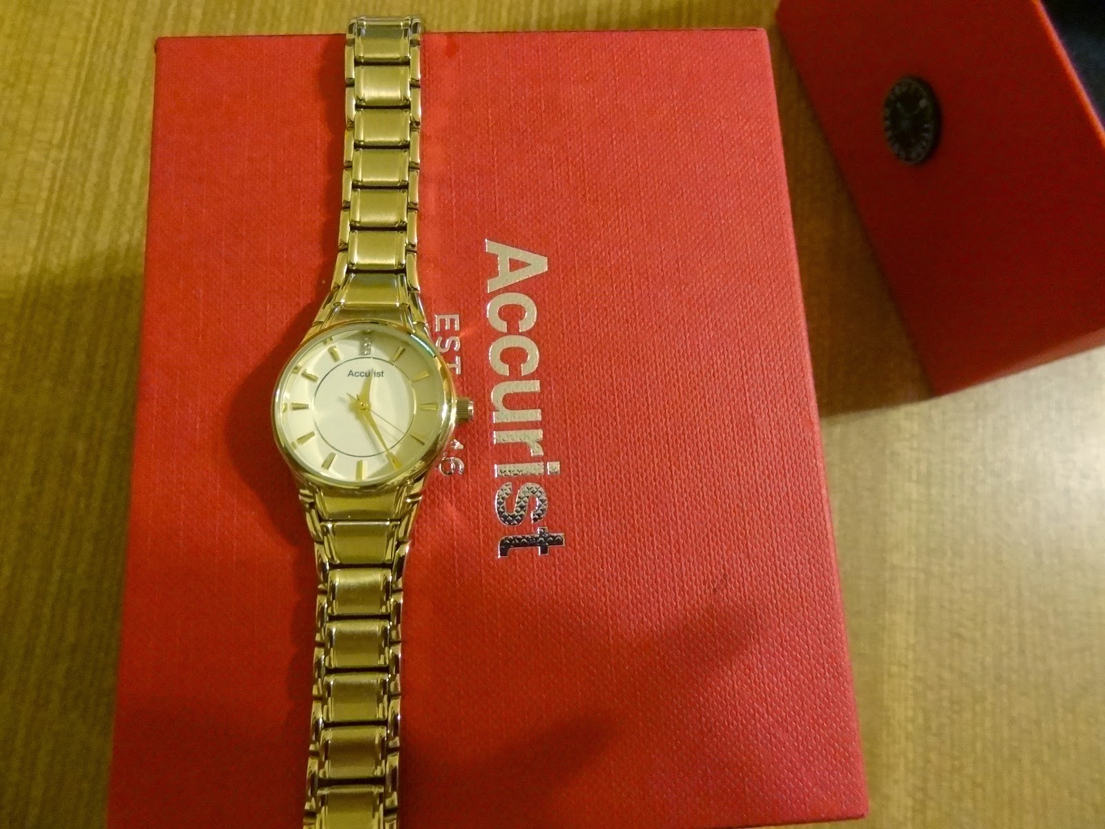 Accurist LB1864W ladies bracelet gold plated watch TEST and REVIEW