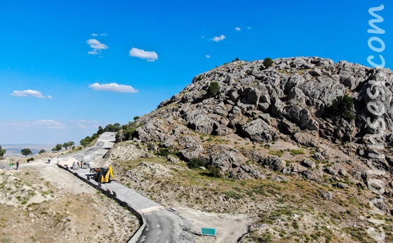 Diyarbakır Büyükşehir Belediyesi Makam Dağı’nın yollarını yeniliyor
