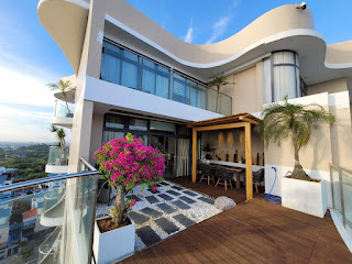 Penthouse 3 bedroom 3 bathroom, quality furnished, living room, large balcony direct ocean view.