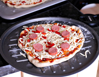 Easy Homemade Pizza Recipe 2 Easy Homemade Pizza Recipe 1