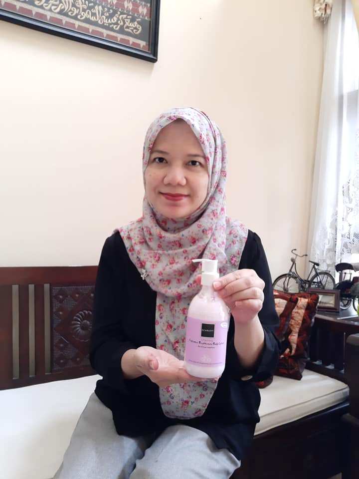 Review Scarlett Whitening Body Care Scrub Shower Lotion Nurul Sufitri Travel Lifestyle Blog Beauty