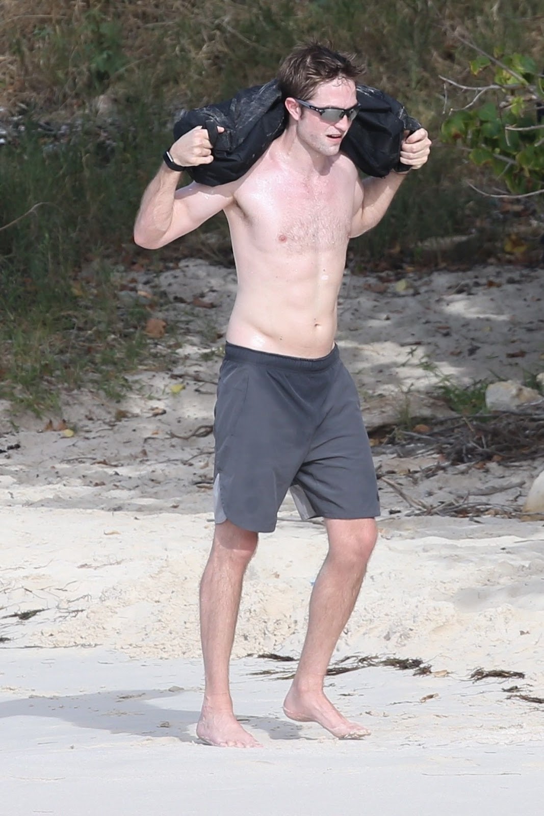 Роберт паттинсон на пляже