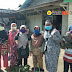 Ikatan Bidan Indonesia di Nias Utara Bagi-Bagi Masker Kepada Warga