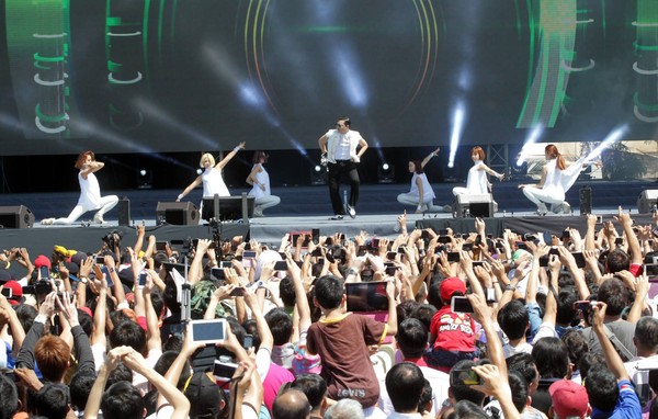 Gangnam Style Penang Vs Carlsberg Style Batu Feringghi
