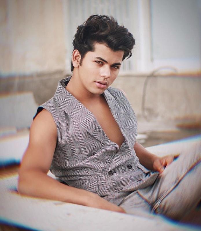 Siddharth Nigam wiki,Biography,Age,Girlfriend,Career and more