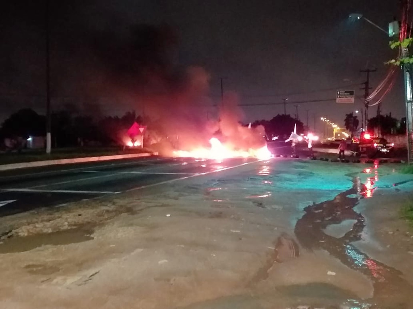 Protestos afetam transporte público e interdita rodovias no RN 4 Foto%2BElizama%2BCardoso%2BInter%2BTY%2BCabugi