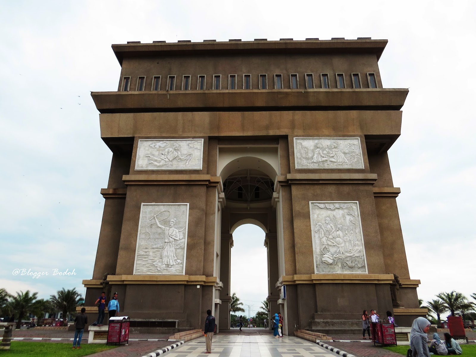 Simpang Lima Gumul (SLG) Kediri Jawa Timur (Foto/Admin) ~ M Mustafa
