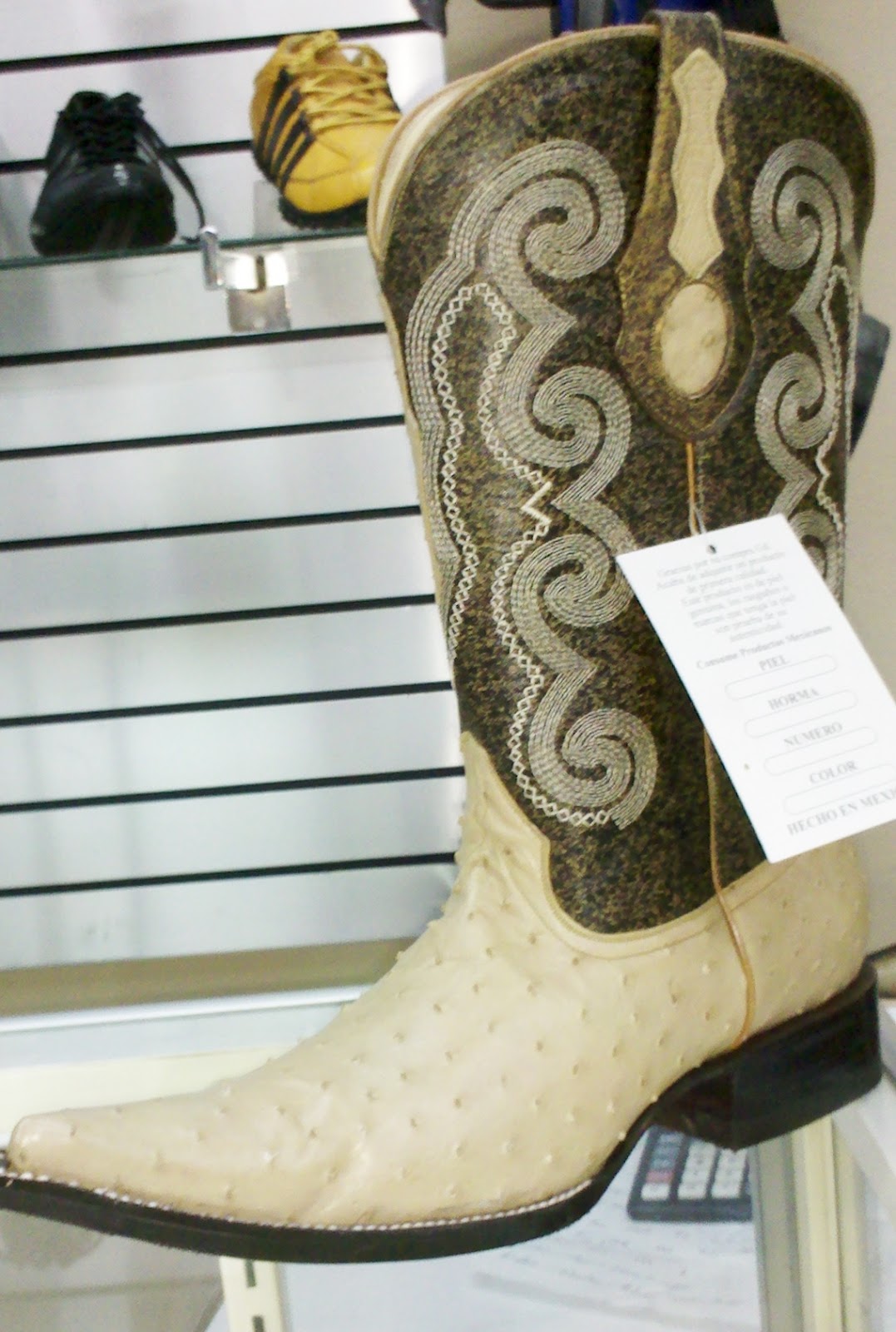 botas de avestruz color hueso