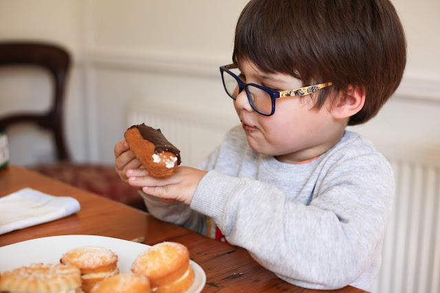 Chocolate Eclair 