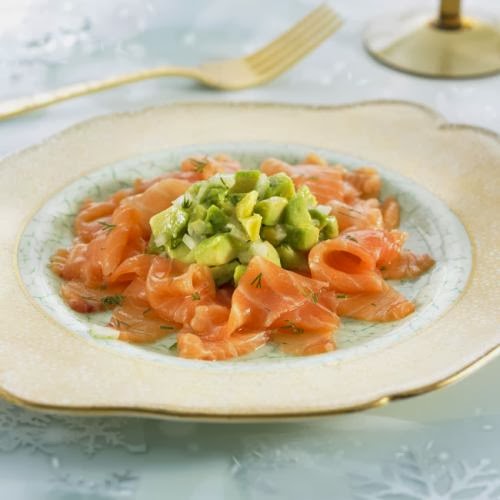 Carpaccio de salmón ahumado con aguacate (receta de Navidad)