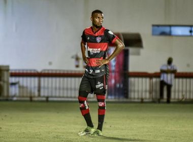 Edi Carlos celebra estreia no time profissional do Vitória: ‘Muito feliz e confiante’