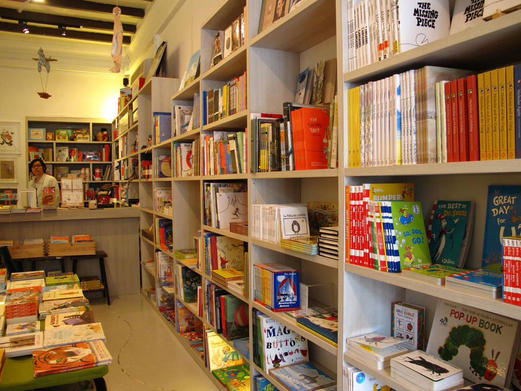 MI LIBROTEKA "Woods in the Books" Librería en Singapur