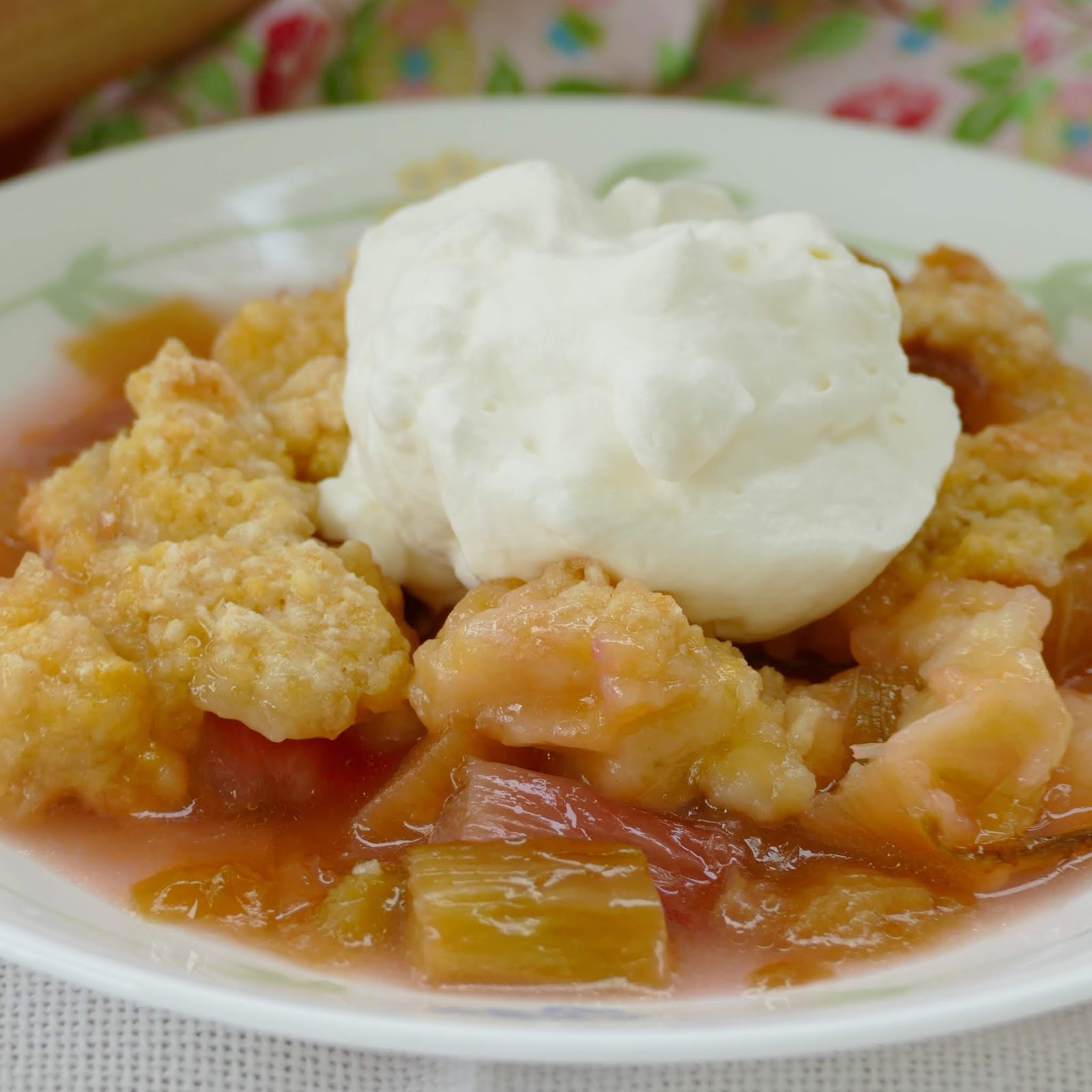 This lovely springtime rhubarb dessert couldn't be any easier! Simple ingredients, ready in less than an hour and so good with the sweet and tangy flavors!