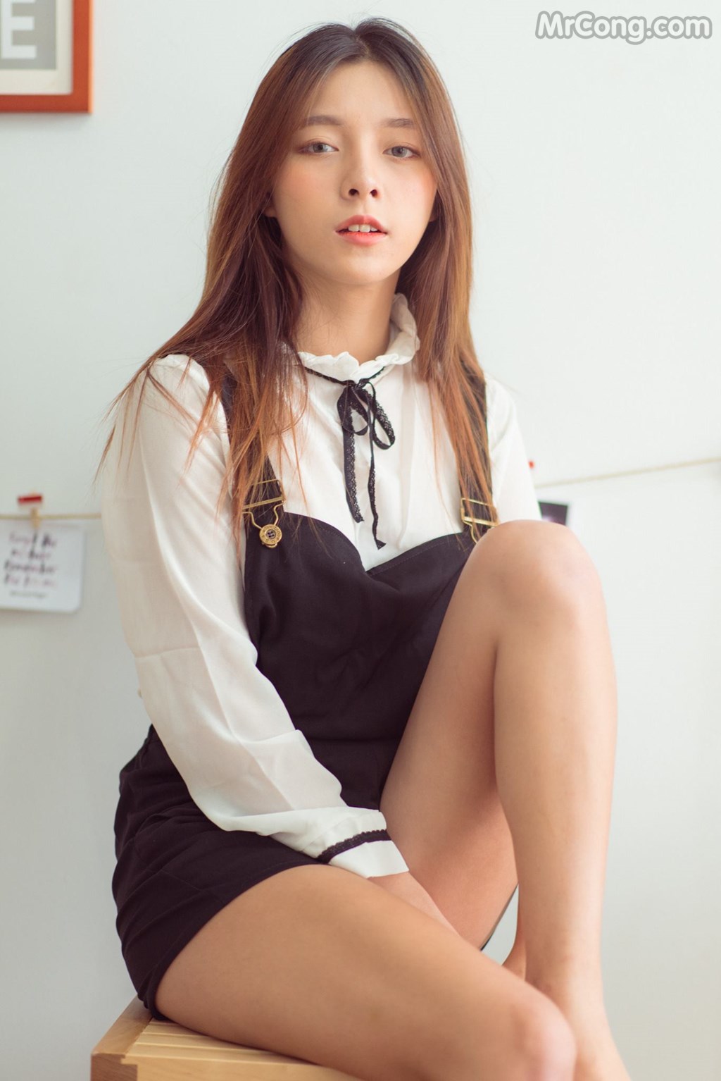 Suchada Pramoulkan beauty with shorts overalls (41 photos)