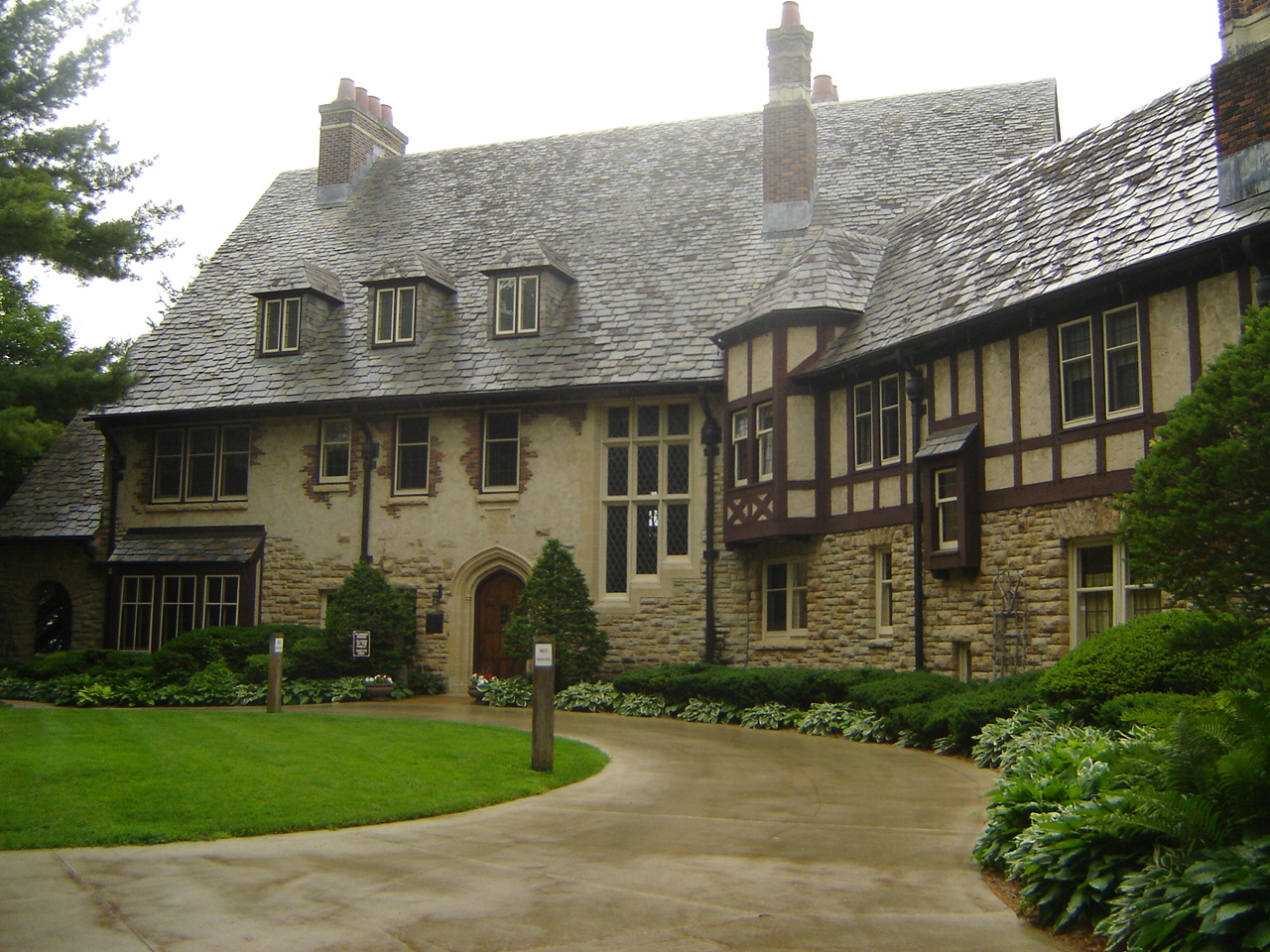 HOB NOBBERS THE PLUMMER HOUSE