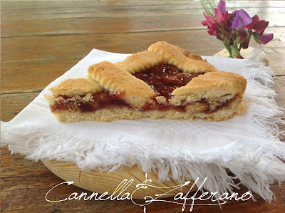 crostata di marmellata e biscotto sbriciolato