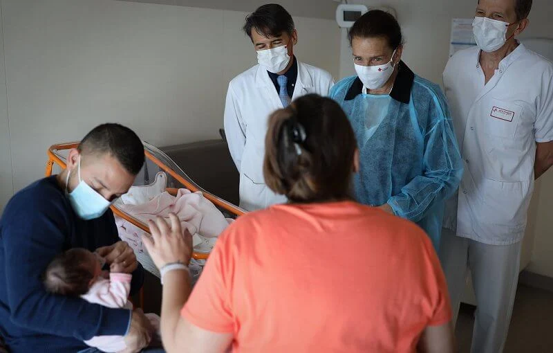 Princess Stephanie visited Princess Grace Hospital Center maternity ward in order to welcome new mothers and babies