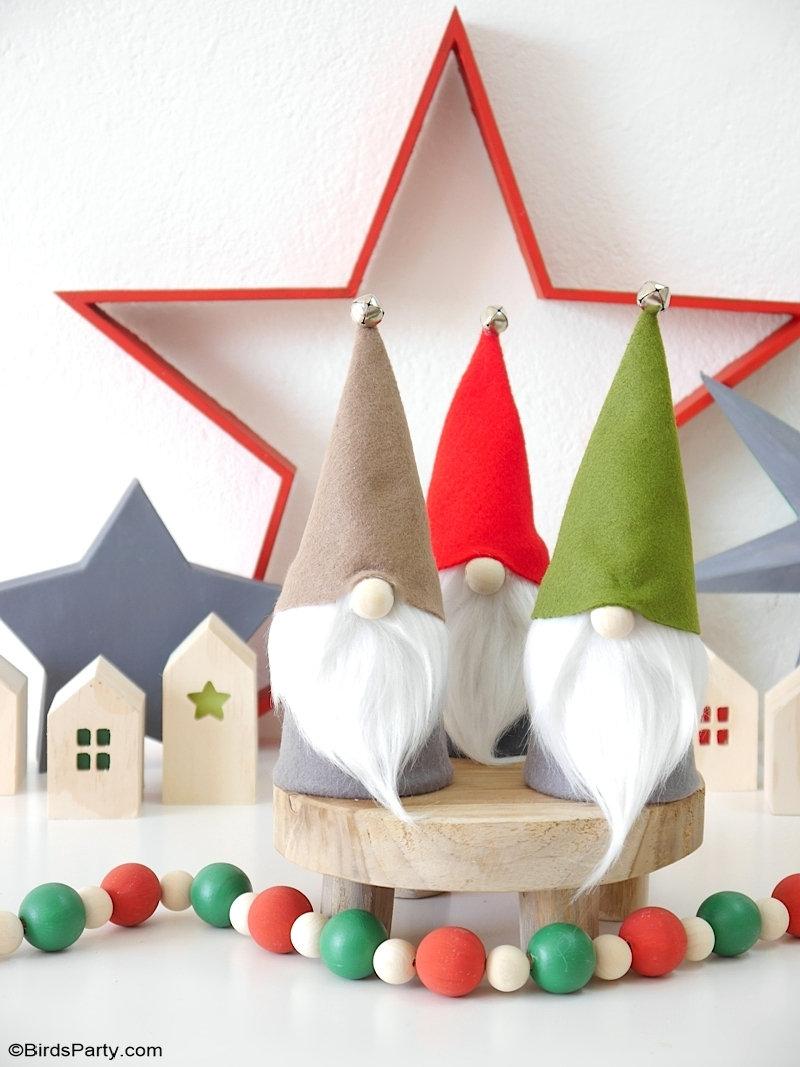 DIY No-Sew Christmas Gnomes with FREE Templates - easy and quick to make Scandinavian inspired craft gnome decor for the winter holidays! by BirdsParty.com @birdsparty #diy #crafts #christmas #christmasgnomes #scandinaviandecor #scandinaviangnomes #diygnomes #nosew #nosewgnomes #freetemplates #diychristmas #diychristmasdecor #christmasdecor #diychristmasgnomes #christmasgnomes