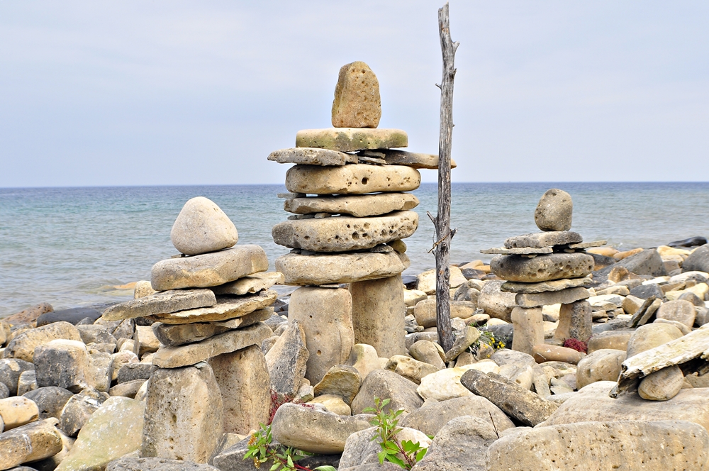 This Randomness Inukshuks