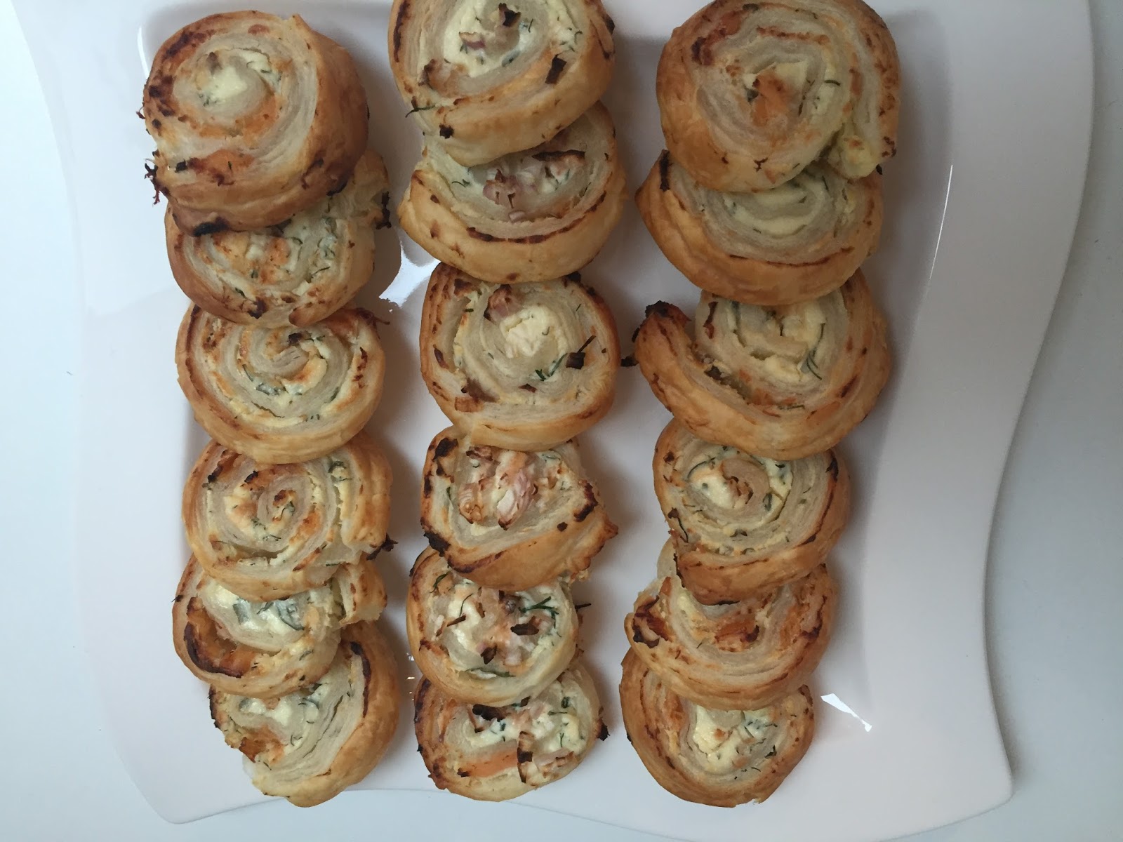 Blätterteig-Lachsrolle mit Kräuterfrischkäse