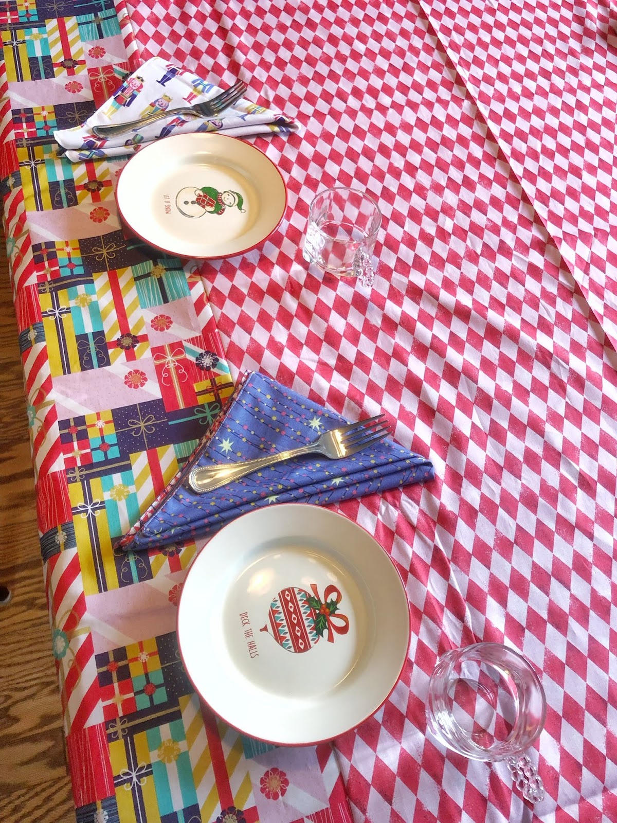 Christmas Napkins & Matching Tablecloth