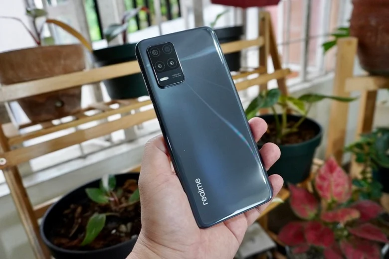 realme 8 5G Design Review