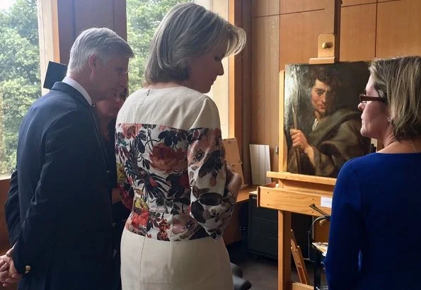 King Philippe and Queen Mathilde visited the painting restoration workshop of the Royal Institute for Cultural Heritage. Mathilde wore Dries Van Noten dress