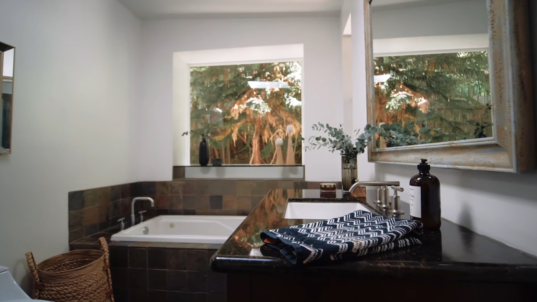 20 Interior Design Photos vs. Hollywood Hills Luxury Home Tour