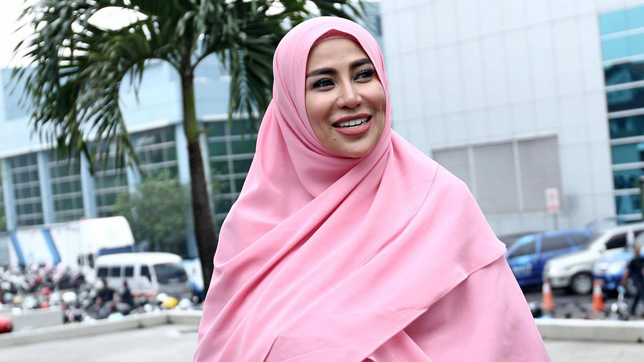 Gamis Syari penyanyi dangdut Cinta Penelope