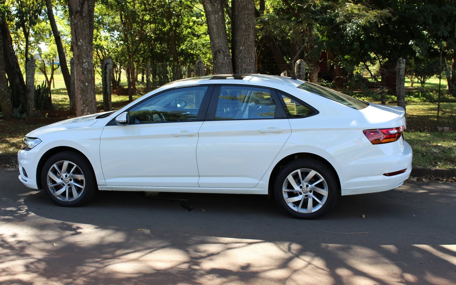 VW Jetta Comfortline 250 TSI quem precisa do GLi? vídeo