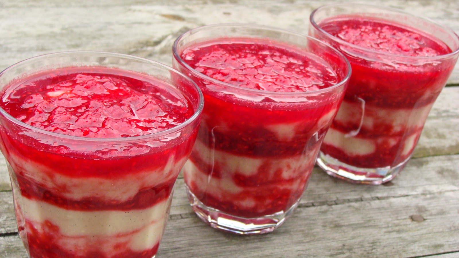 Prosto i swojsko Budyń jaglany z malinami