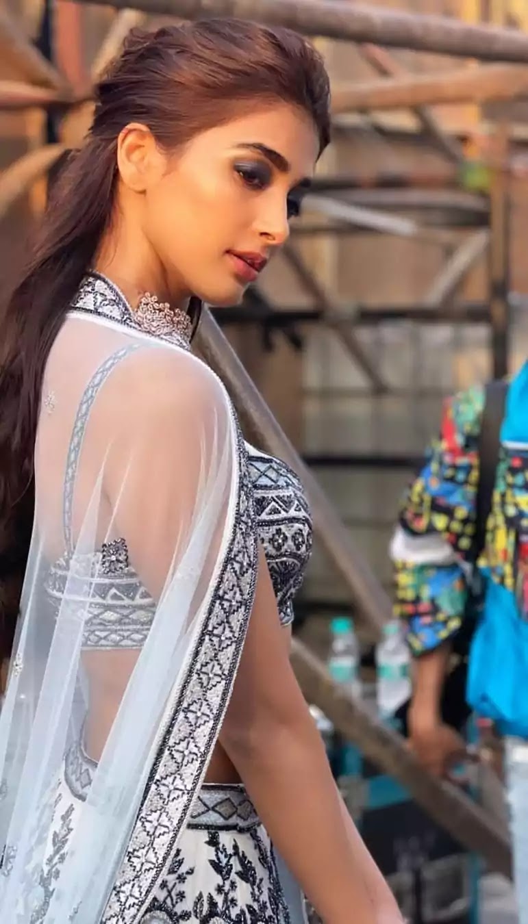 pooja-hegde-gorgeous-lehenga-at-lakme-fashion-week pooja-hegde-gorgeous-lehenga-at-lakme-fashion-week