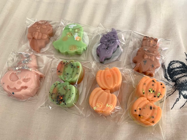 Halloween shaped wax melts, in pumpkins and ghouls