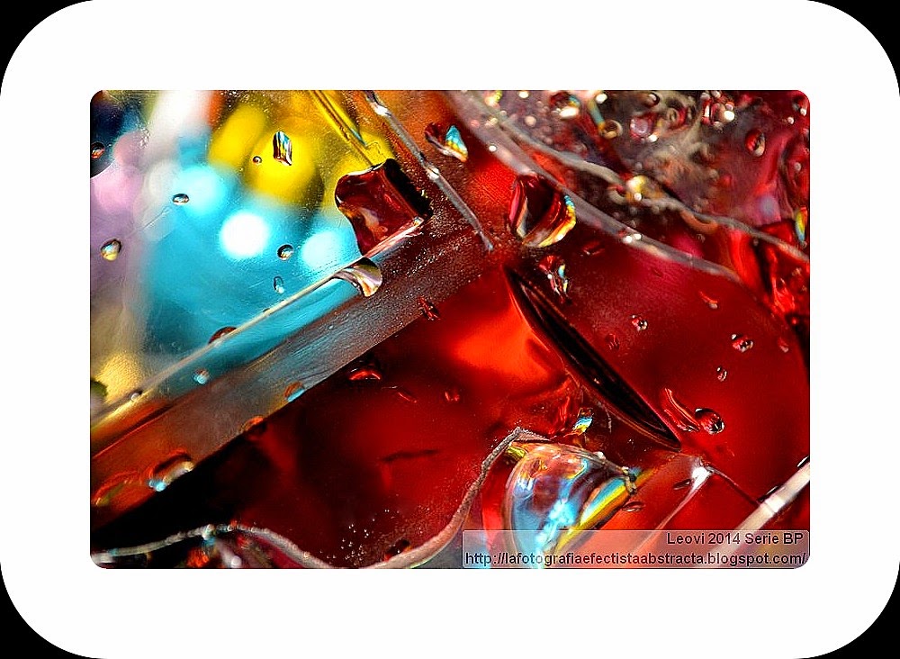 Foto Abstracta 3069 Las lágrimas que se escurren desde mi ventana - The tears that are drained from my window Foto Abstracta 3069 Las lágrimas que se escurren desde mi ventana - The tears that are drained from my window