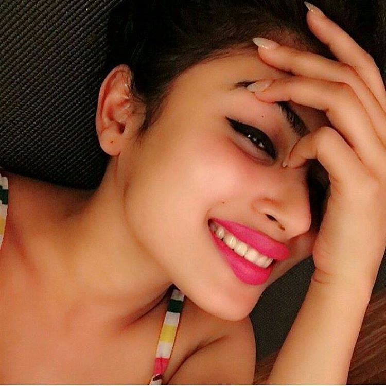 Mouni Roy Hot and Bold Pink Lips Naagin 2 Pics Tv Serial Actress in India