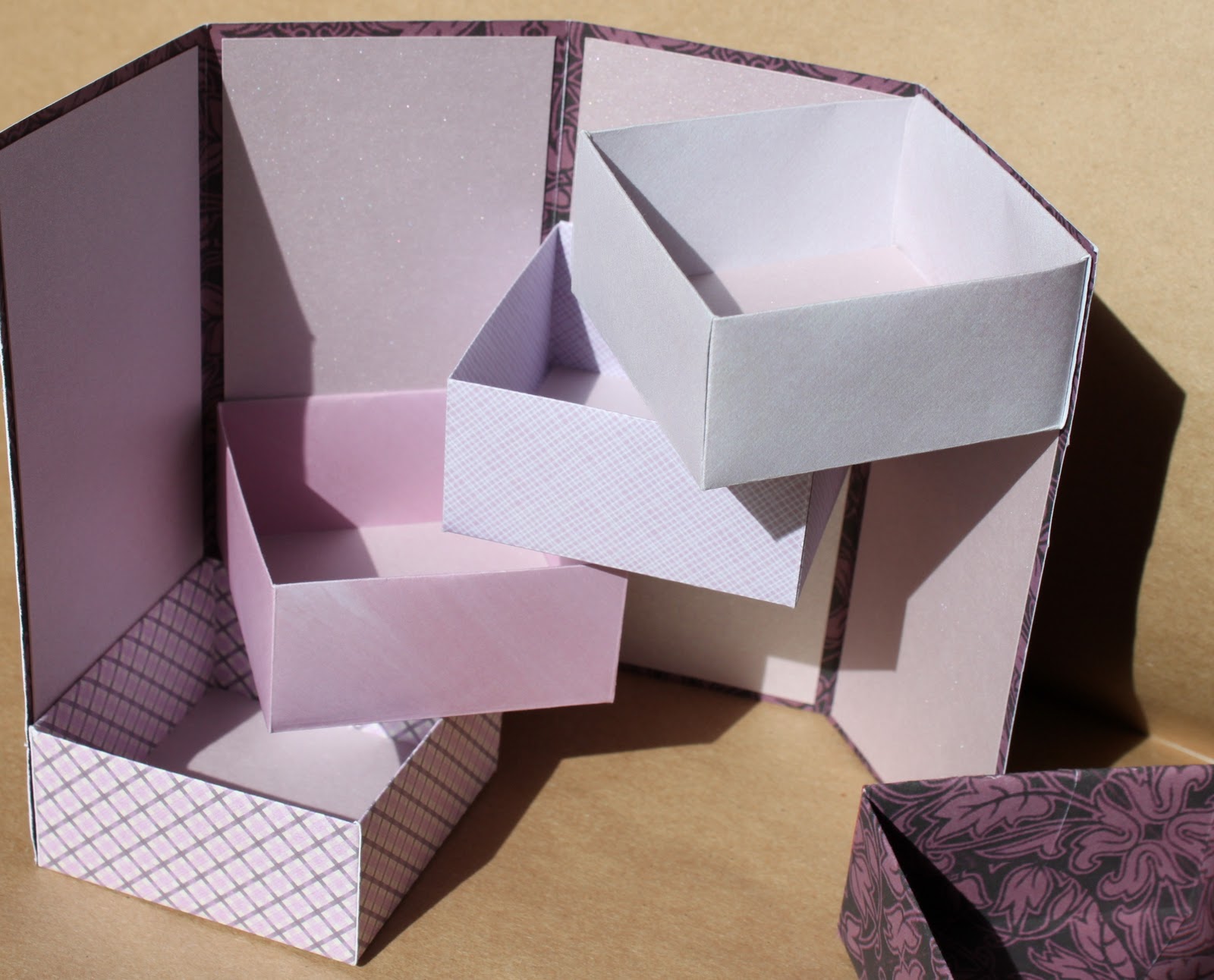 Собрать коробку самому. Необычные коробки. Необычная коробка из картона. Оригами коробочка. Коробки своими руками.