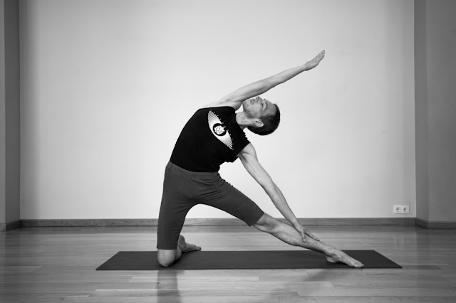 Mỗi ngày một tư thế Yoga | 17 Tư thế cái cổng Mỗi ngày một tư thế Yoga | 17 Tư thế cái cổng