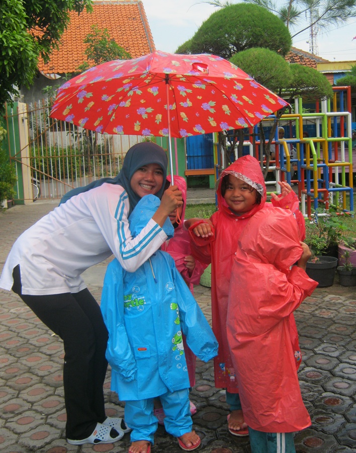 Kelompok Bermain Ma�had Islam Puncak Tema Alam Semesta