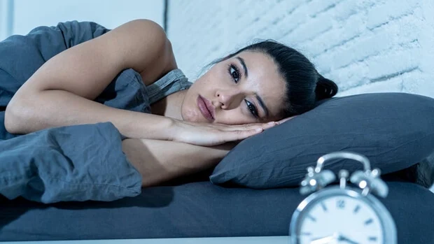 ما سبب عدم القدرة على النوم رغم النعاس