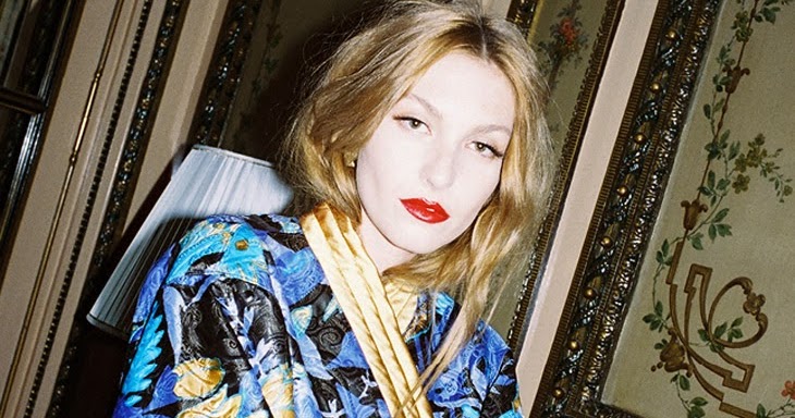 Joséphine De La Baume Films Et Programmes Tv COLOUR ME RED: Joséphine de la Baume