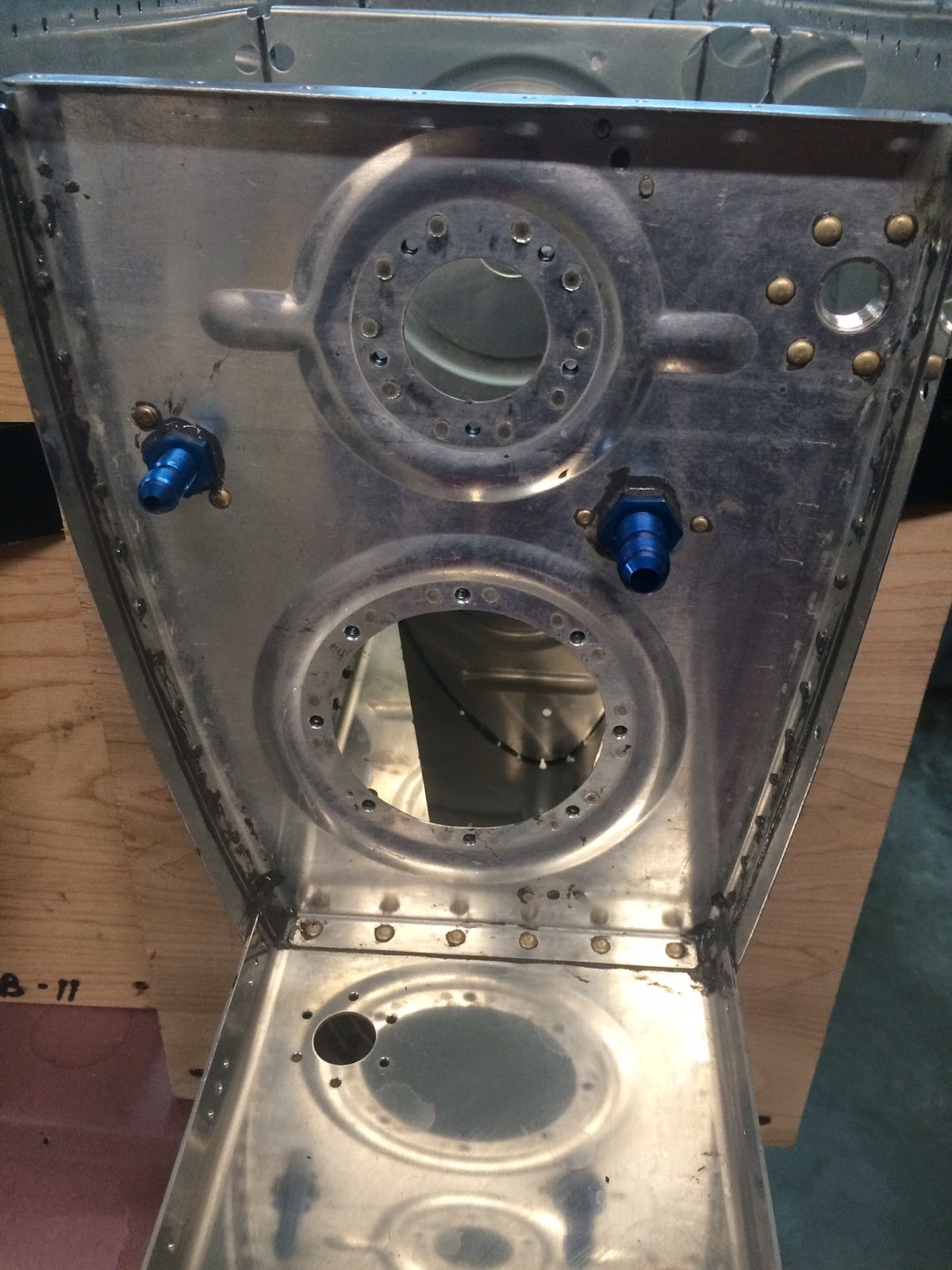 Mike and Sarah Build an RV10 Fuel Tanks Proseal bottle 5