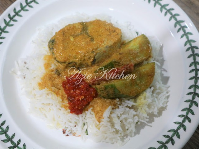 Gulai Ikan Nasi Berlauk Kelantan 