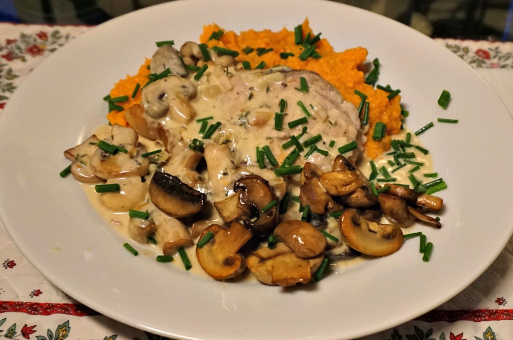 Veal chops with mushroom sauce