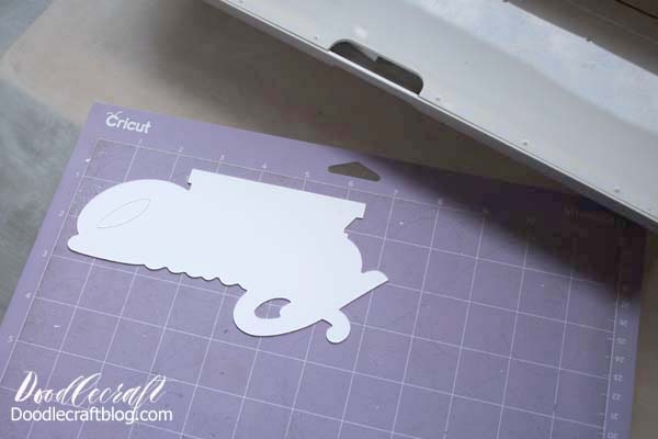 Make this cute cake topper with the Cricut Maker in just a couple minutes for the perfect party set up!