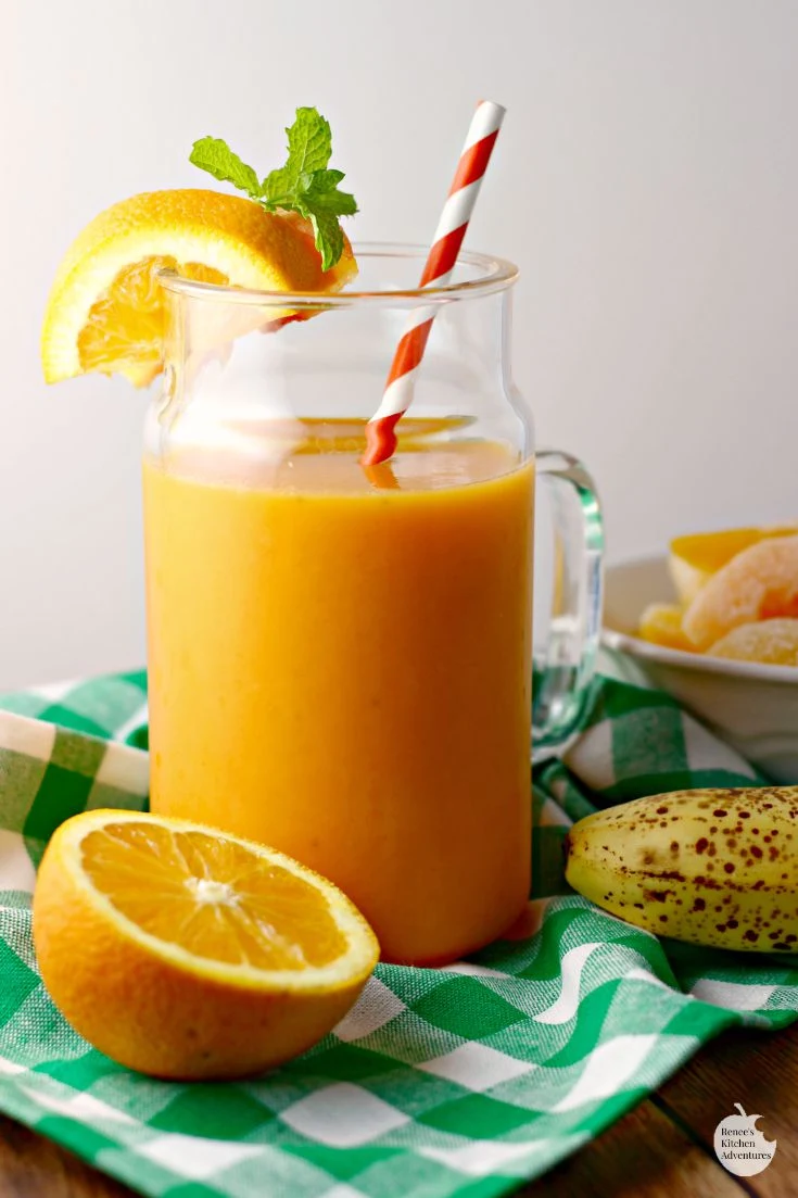 Orange Carrot Smoothie | by Renee's Kitchen Adventures - Easy, healthy, smoothie recipe using carrot juice!  YUM! 