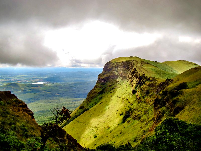 Travel the World: A trek to the highest peak of Karnataka – Mullayangiri