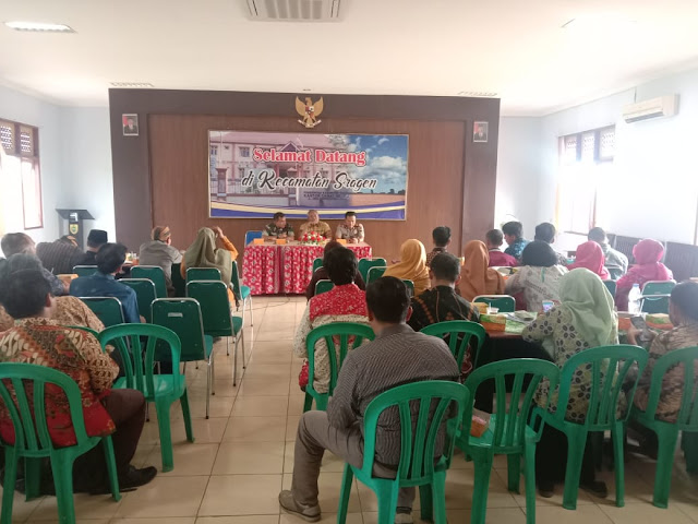Babinsa Karangtengah Pantau Rapat Koordinasi Lintas Sektoral