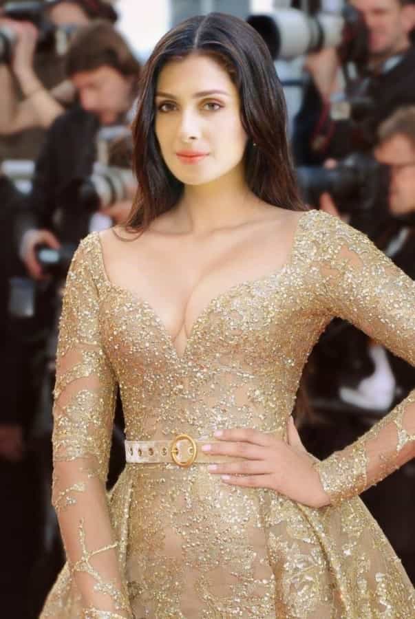 Hot, Sexy Most Beautiful Photos of Ayeza Khan