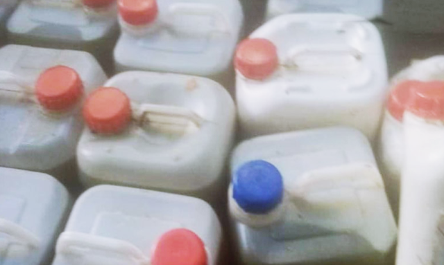العاصمة: زيت الزيتون في حاويات بلاستيكية لتصفية الدم
